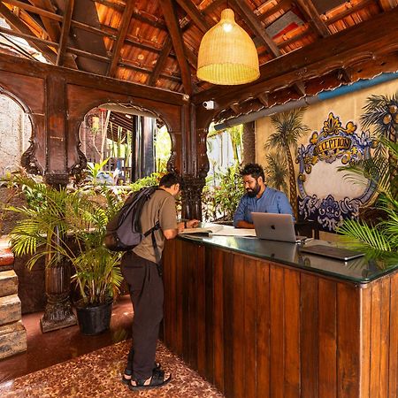 Madpackers Goa Anjuna - Bar エクステリア 写真