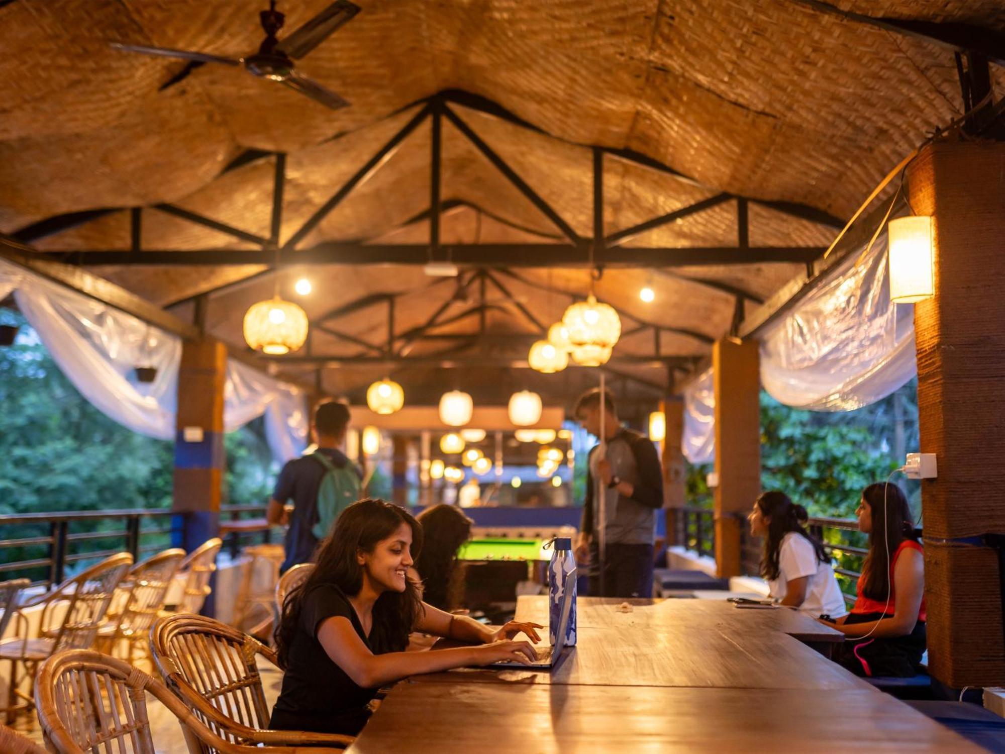 Madpackers Goa Anjuna - Bar エクステリア 写真