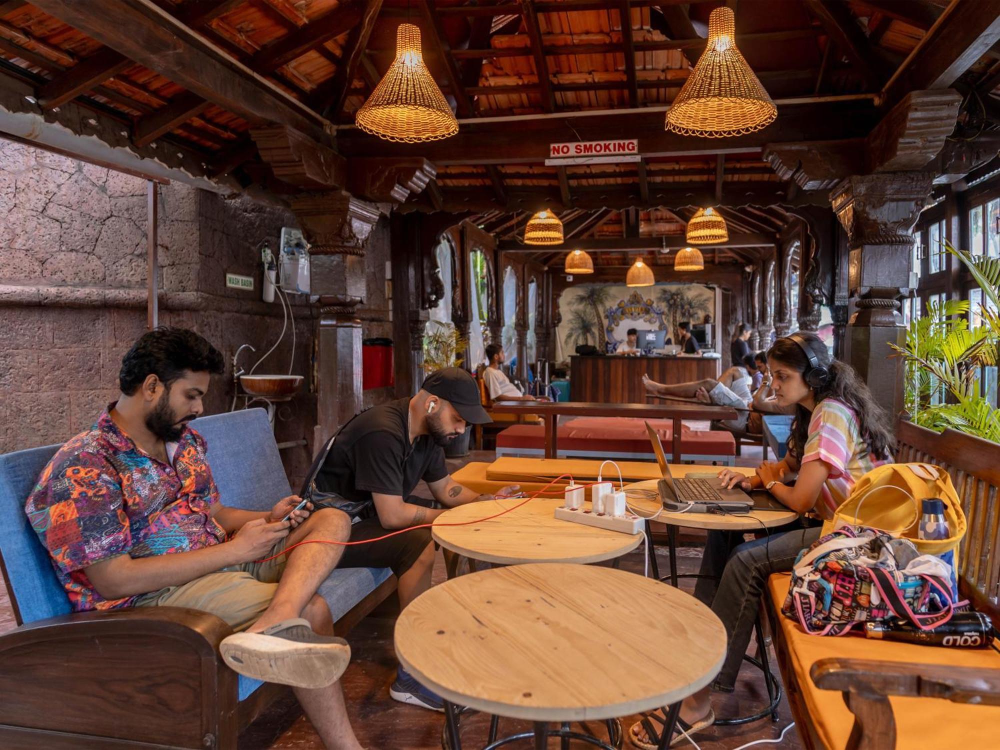 Madpackers Goa Anjuna - Bar エクステリア 写真