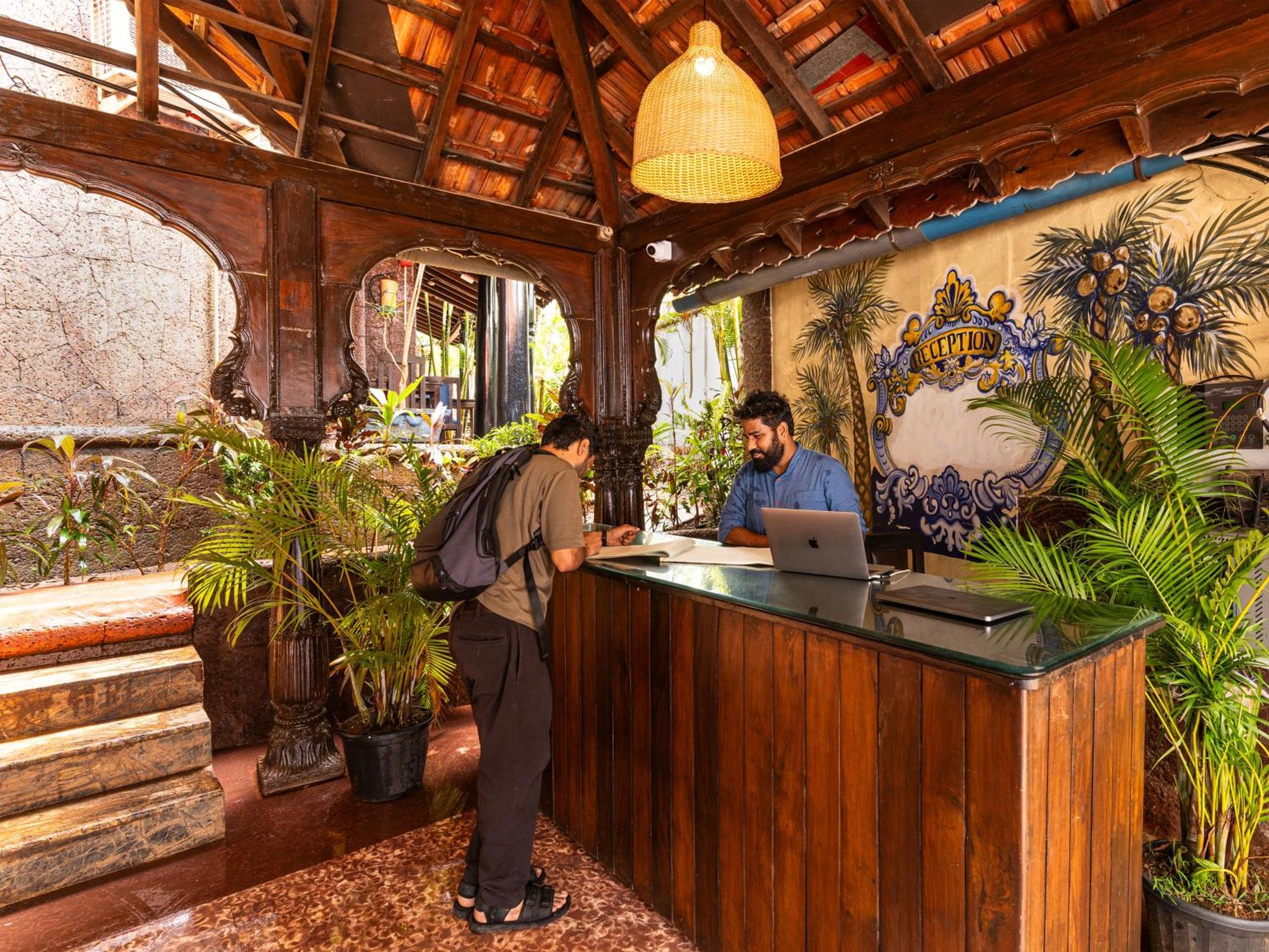 Madpackers Goa Anjuna - Bar エクステリア 写真
