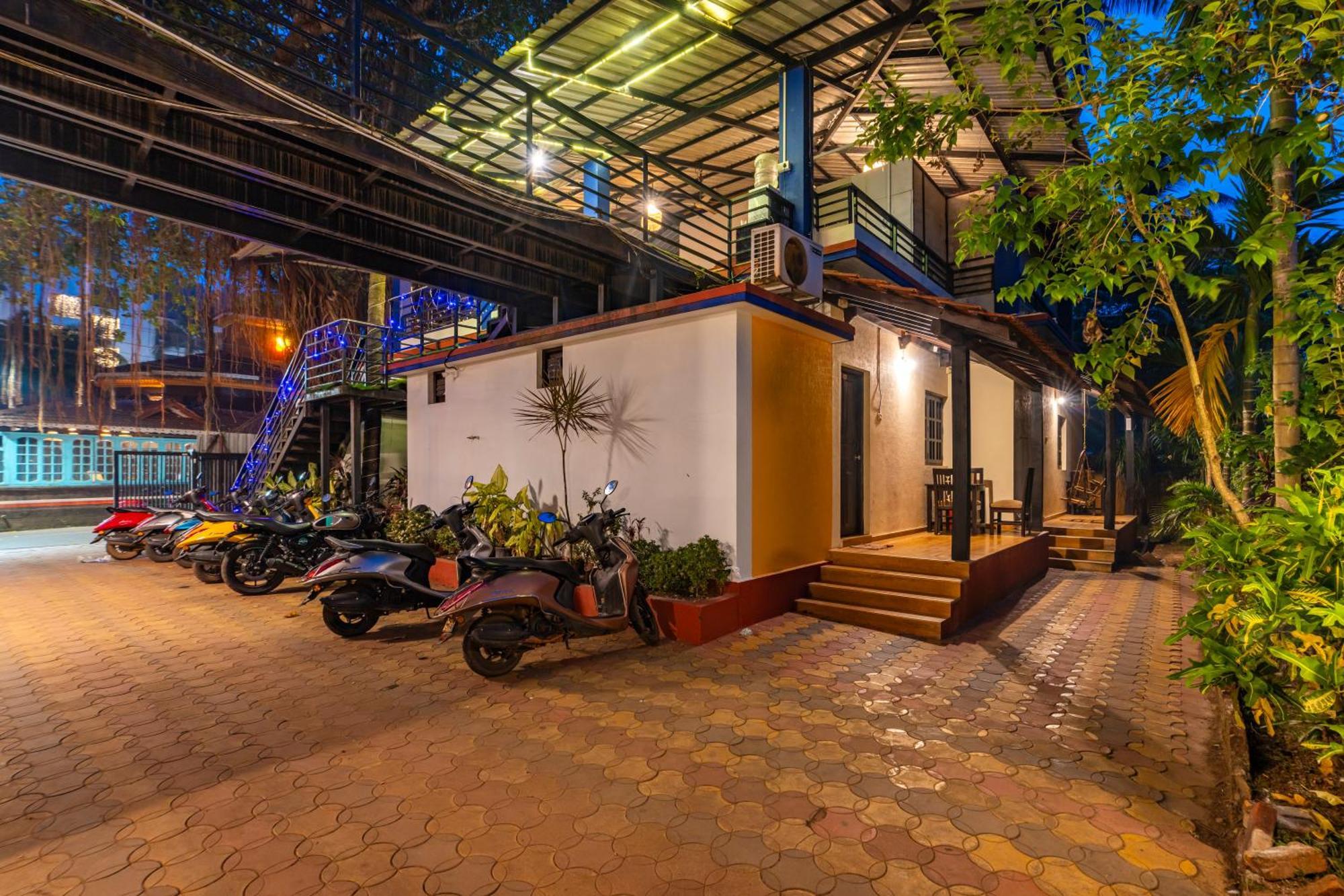 Madpackers Goa Anjuna - Bar エクステリア 写真